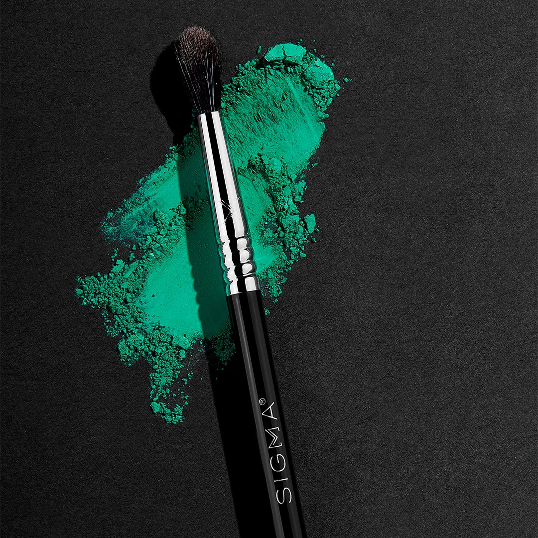 E33 Detail Diffused Crease™ Brush